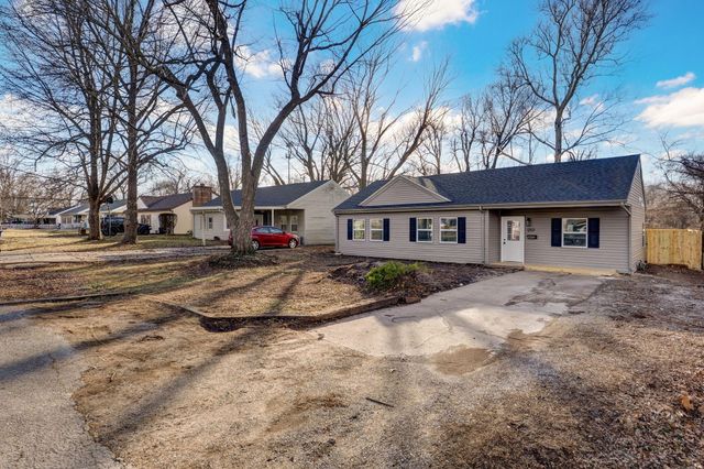 1259 S Willow Lane, Springfield, MO 65804