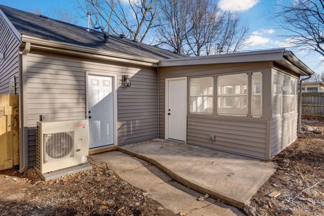 1259 S Willow Lane, Springfield, MO 65804