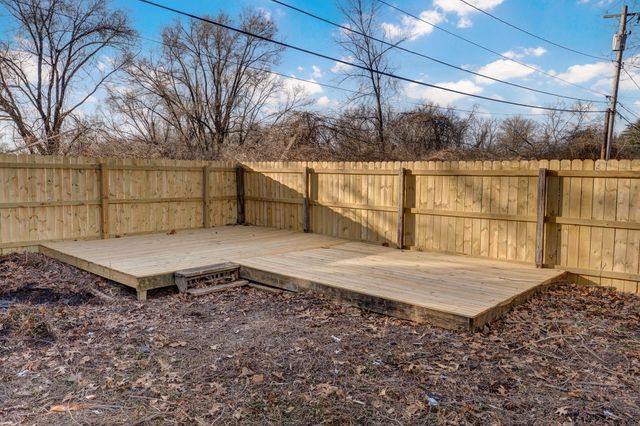 1259 S Willow Lane, Springfield, MO 65804