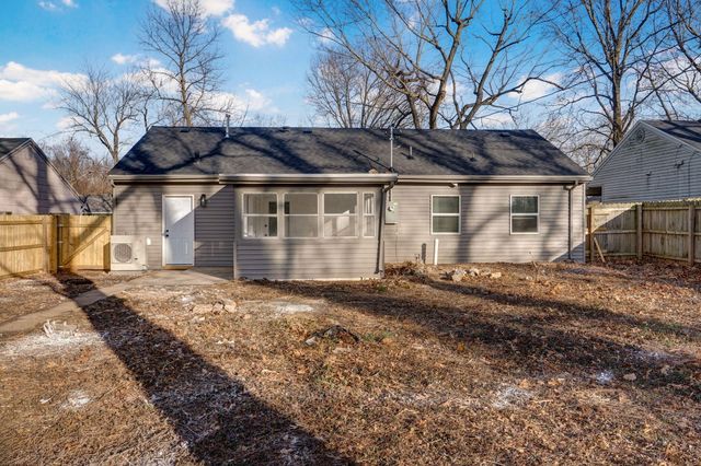 1259 S Willow Lane, Springfield, MO 65804