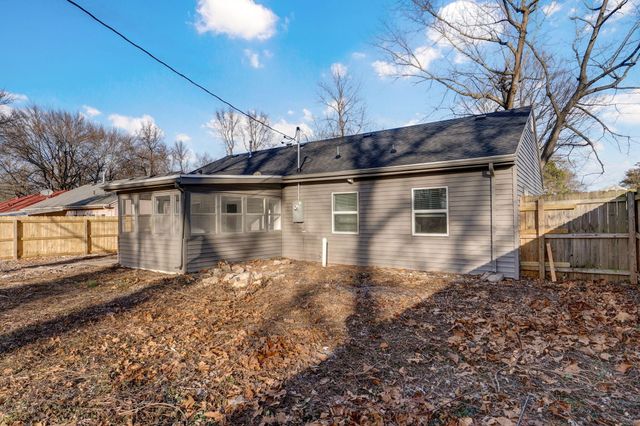 1259 S Willow Lane, Springfield, MO 65804