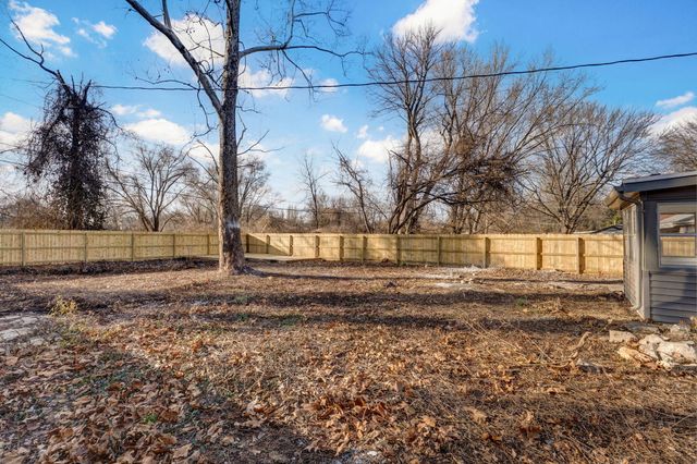 1259 S Willow Lane, Springfield, MO 65804