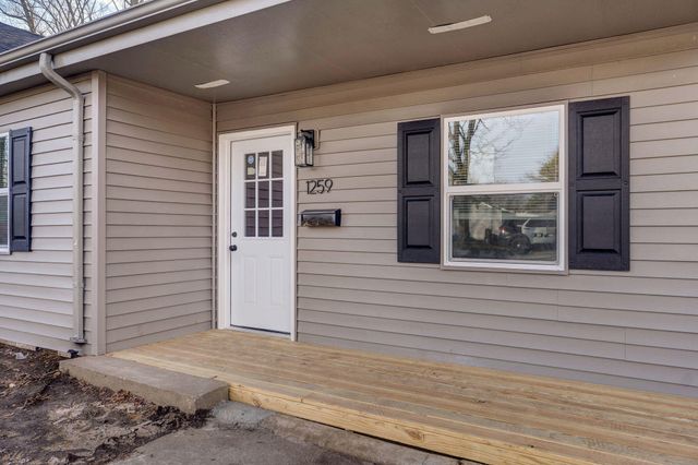 1259 S Willow Lane, Springfield, MO 65804