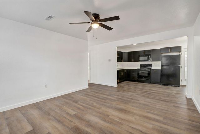 1259 S Willow Lane, Springfield, MO 65804