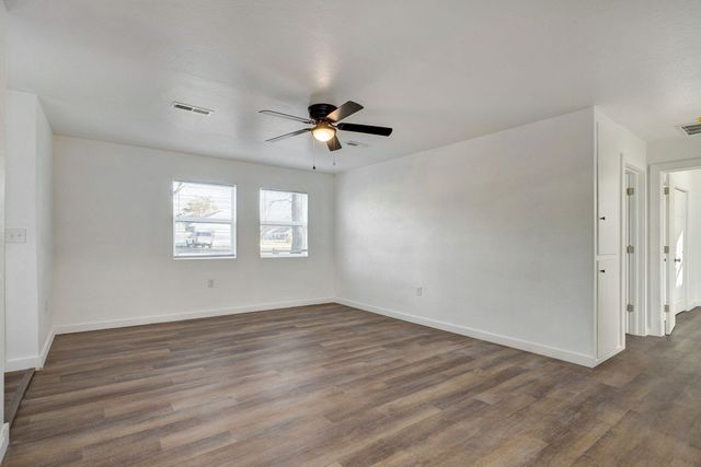 1259 S Willow Lane, Springfield, MO 65804