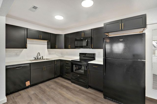 1259 S Willow Lane, Springfield, MO 65804