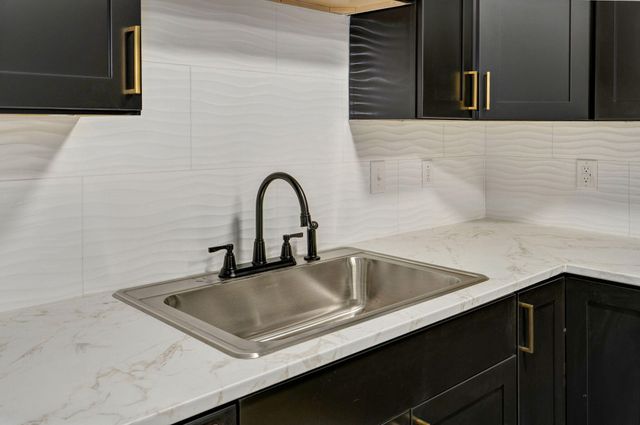 1259 S Willow Lane, Springfield, MO 65804