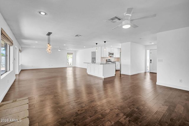 5219 E WINCHCOMB Drive, Scottsdale, AZ 85254