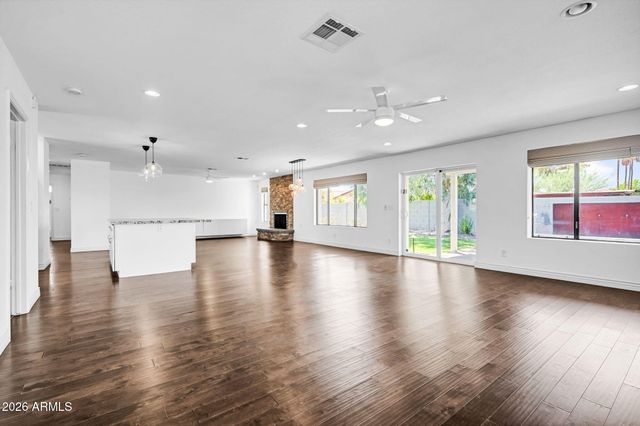 5219 E WINCHCOMB Drive, Scottsdale, AZ 85254