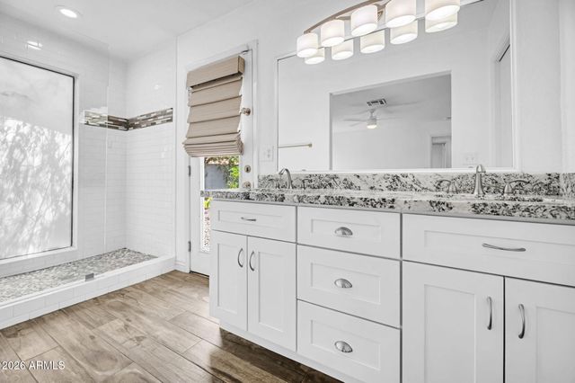 5219 E WINCHCOMB Drive, Scottsdale, AZ 85254