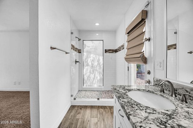 5219 E WINCHCOMB Drive, Scottsdale, AZ 85254