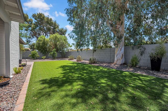 5219 E WINCHCOMB Drive, Scottsdale, AZ 85254