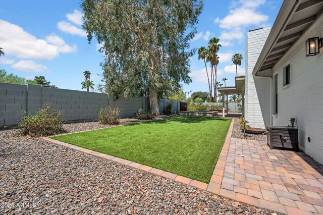 5219 E WINCHCOMB Drive, Scottsdale, AZ 85254