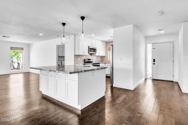 5219 E WINCHCOMB Drive, Scottsdale, AZ 85254
