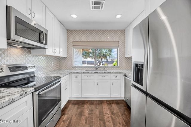 5219 E WINCHCOMB Drive, Scottsdale, AZ 85254