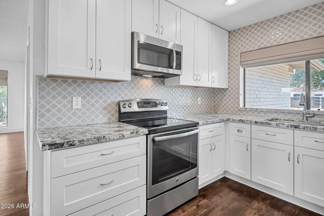 5219 E WINCHCOMB Drive, Scottsdale, AZ 85254