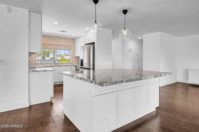 5219 E WINCHCOMB Drive, Scottsdale, AZ 85254