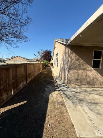 11927 Blanket Flower Drive, Bakersfield, CA 93311