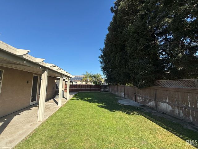 11927 Blanket Flower Drive, Bakersfield, CA 93311