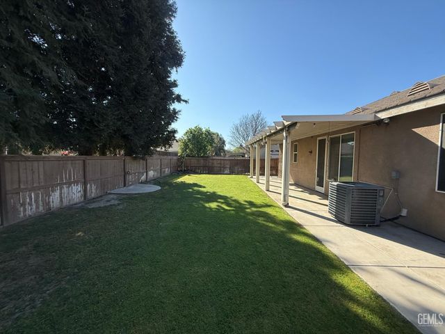 11927 Blanket Flower Drive, Bakersfield, CA 93311