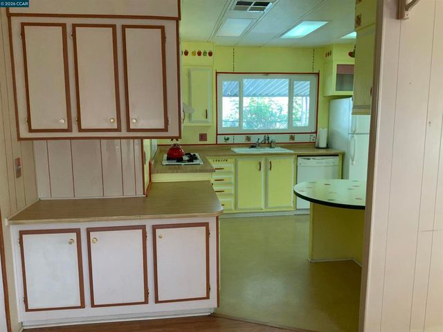202 Queens Way, Pittsburg, CA 94565