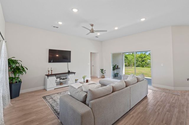 42 Rose Dr, Palm Coast, FL 32164