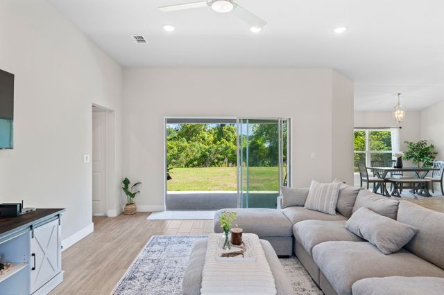 42 Rose Dr, Palm Coast, FL 32164