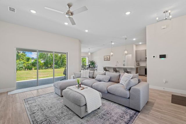 42 Rose Dr, Palm Coast, FL 32164