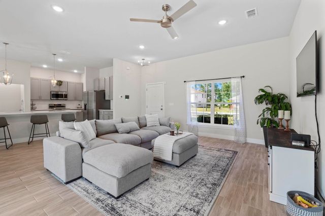 42 Rose Dr, Palm Coast, FL 32164