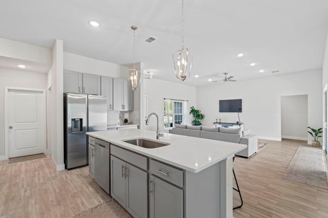 42 Rose Dr, Palm Coast, FL 32164