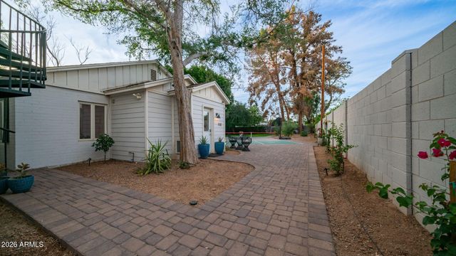 3244 E WELDON Avenue, Phoenix, AZ 85018