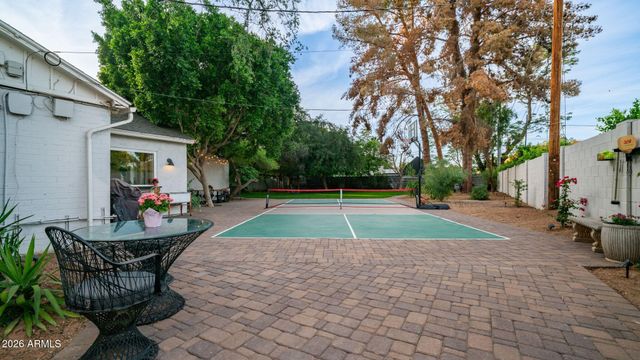 3244 E WELDON Avenue, Phoenix, AZ 85018