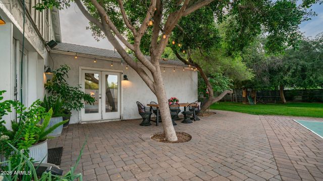 3244 E WELDON Avenue, Phoenix, AZ 85018