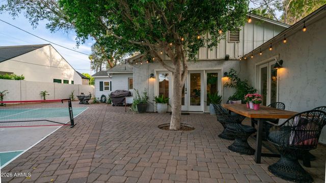 3244 E WELDON Avenue, Phoenix, AZ 85018
