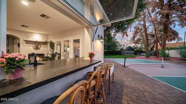 3244 E WELDON Avenue, Phoenix, AZ 85018