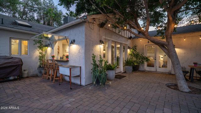 3244 E WELDON Avenue, Phoenix, AZ 85018