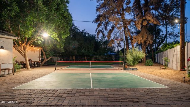 3244 E WELDON Avenue, Phoenix, AZ 85018