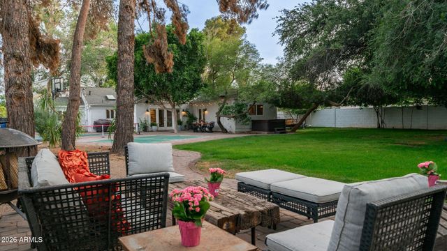 3244 E WELDON Avenue, Phoenix, AZ 85018