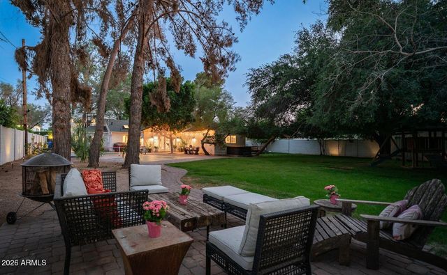 3244 E WELDON Avenue, Phoenix, AZ 85018