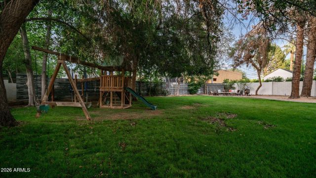 3244 E WELDON Avenue, Phoenix, AZ 85018