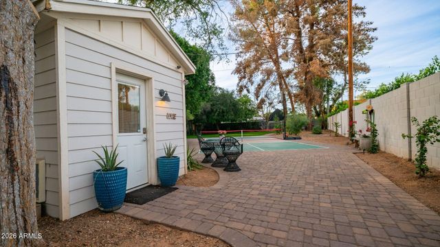 3244 E WELDON Avenue, Phoenix, AZ 85018