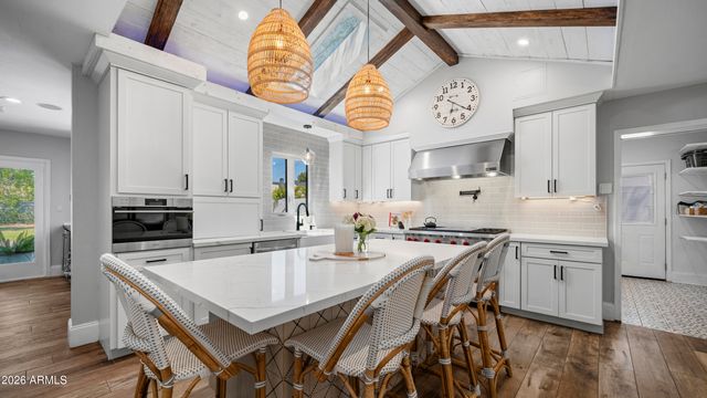 3244 E WELDON Avenue, Phoenix, AZ 85018