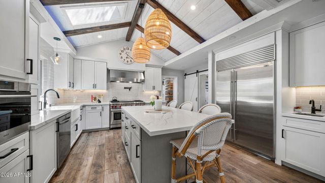 3244 E WELDON Avenue, Phoenix, AZ 85018