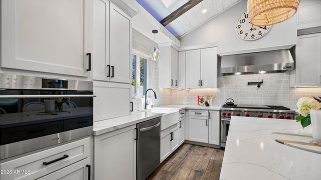 3244 E WELDON Avenue, Phoenix, AZ 85018