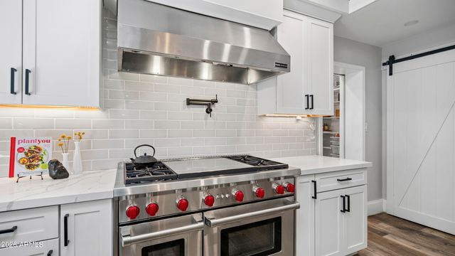 3244 E WELDON Avenue, Phoenix, AZ 85018