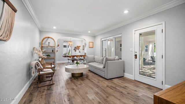 3244 E WELDON Avenue, Phoenix, AZ 85018