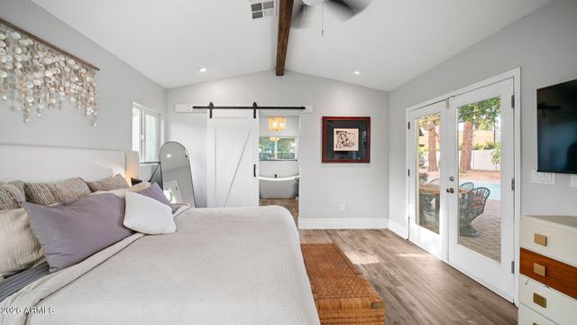3244 E WELDON Avenue, Phoenix, AZ 85018