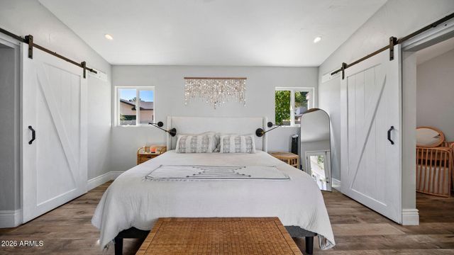 3244 E WELDON Avenue, Phoenix, AZ 85018