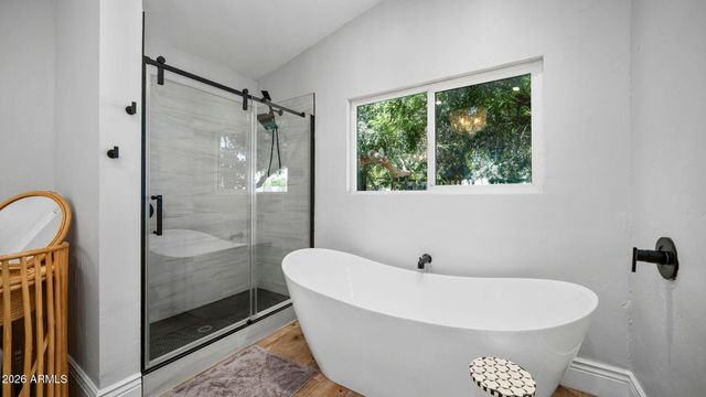 3244 E WELDON Avenue, Phoenix, AZ 85018