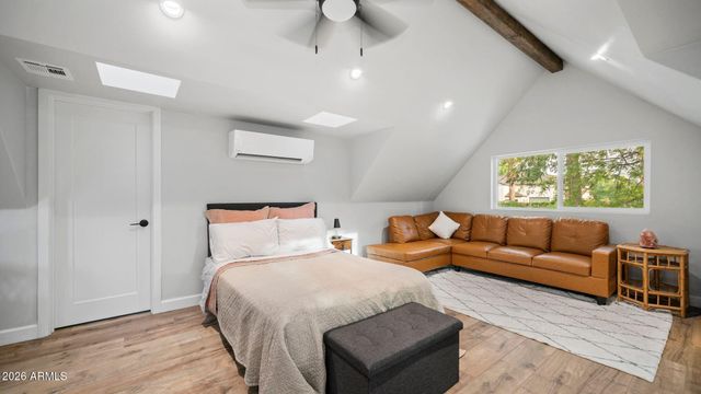 3244 E WELDON Avenue, Phoenix, AZ 85018